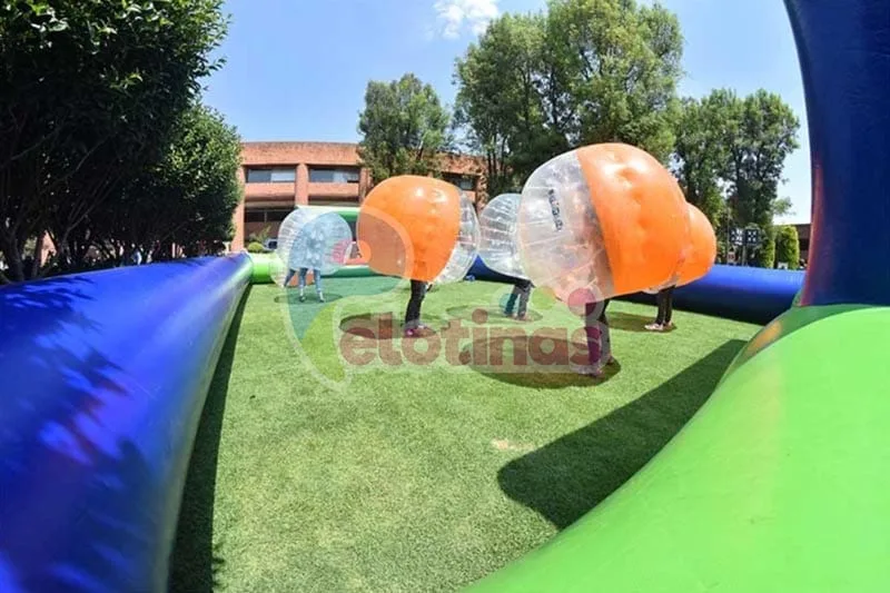 Cancha con bumper balls