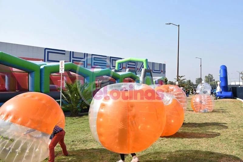 Jugando bumper ball